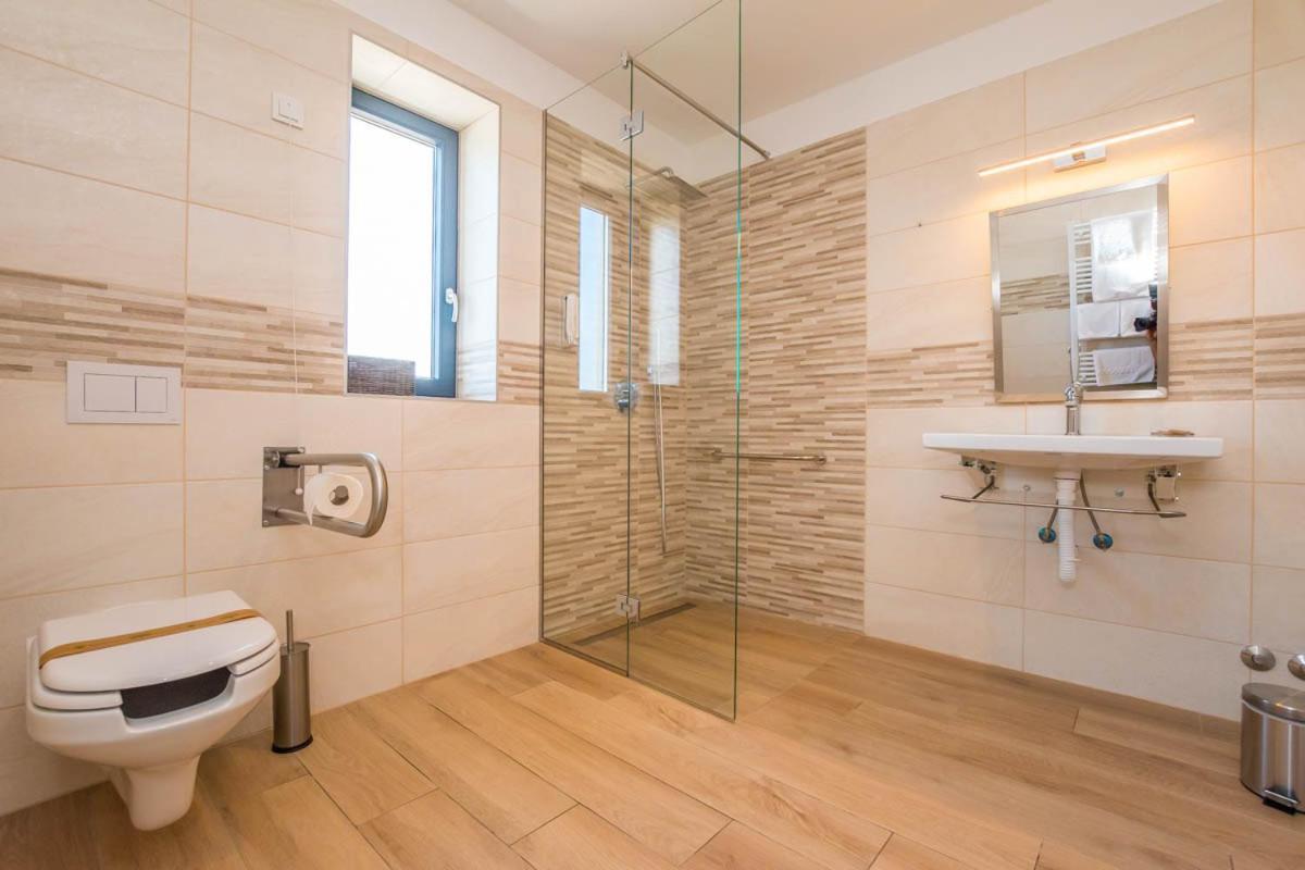 Hotel Delfin Lanterna Tar-Vabriga Dış mekan fotoğraf