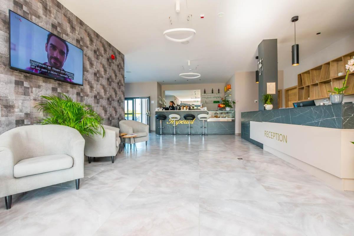 Hotel Delfin Lanterna Tar-Vabriga Dış mekan fotoğraf