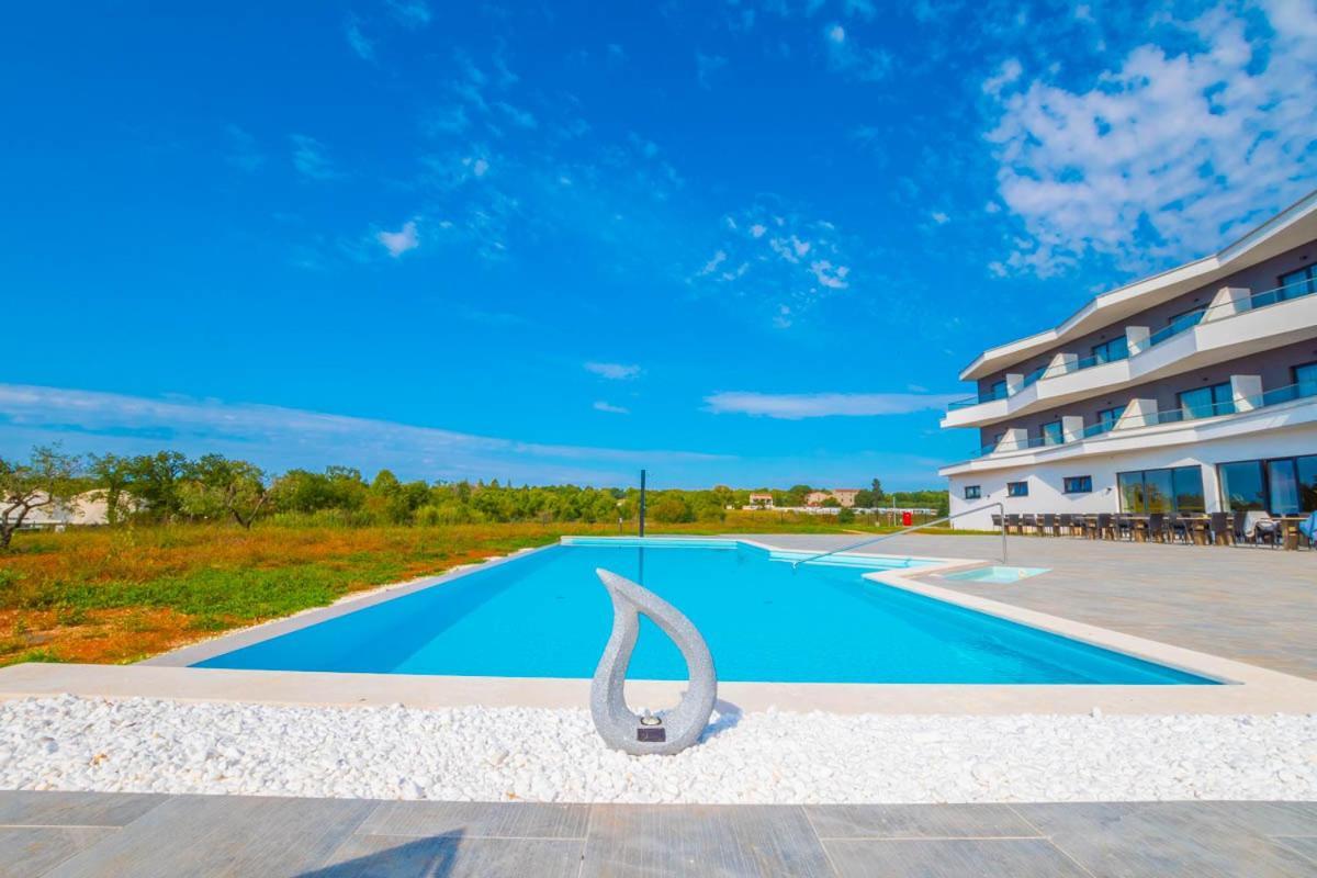 Hotel Delfin Lanterna Tar-Vabriga Dış mekan fotoğraf