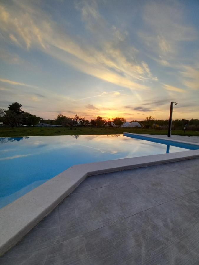 Hotel Delfin Lanterna Tar-Vabriga Dış mekan fotoğraf